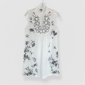 Ivy Jane Size XS Gray Embroidered Flowers White Cotton Sleeveless Dress Casual